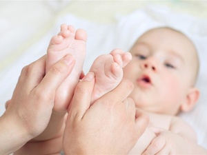 婴幼儿治疗<a href=https://www.sanguangjiaoqifen.com/buy/ target=_blank class=infotextkey><a href=https://www.sanguangjiaoqifen.com/buy/ target=_blank class=infotextkey>手足癣</a></a>的药物